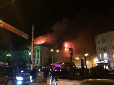 В Махачкале горит здание управления ФСБ (Дополнено видео)