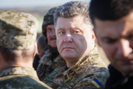 Порошенко поздравил Украину с Днем Вооруженных сил