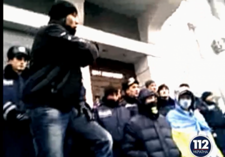 В Виннице митингующие призывают 8 декабря взять штурмом здание местной милиции