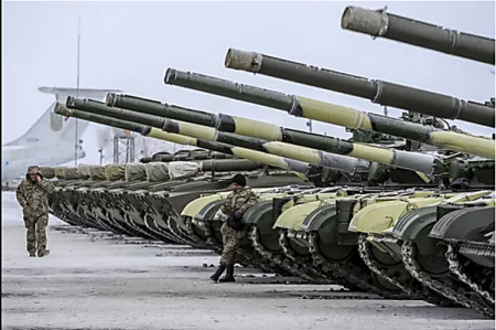 Порошенко передал украинским военным в зону АТО около 100 единиц военной техники (фото)