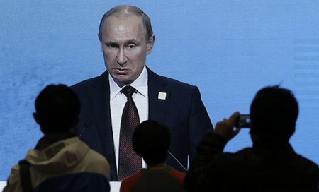 Немецкий психолог проанализировал жесты Путина во время послания: «Это сплошной спектакль» 