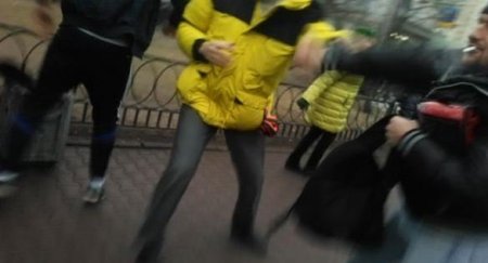 В Москве напали на пикет против войны в Украине (видео) В Москве напали на пикет против войны в Украине (видео)