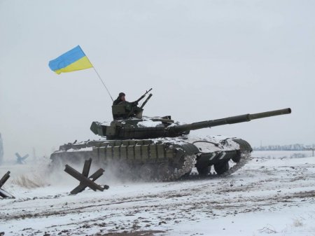 Бойцы АТО более трех месяцев охраняют украинский флаг, установленный на окраине Павлополя