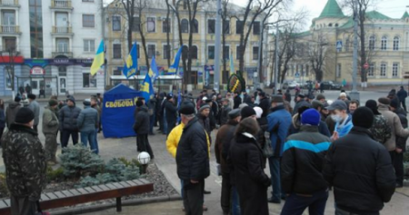На винницкое Вече продолжают сходится люди На винницкое Вече продолжают сходится люди