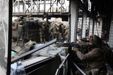 В аэропорту Донецка продолжаются ожесточенные бои В аэропорту Донецка продолжаются ожесточенные бои
