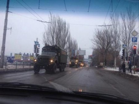 В Макеевке большая колонна военной техники РФ едет в сторону Донецка