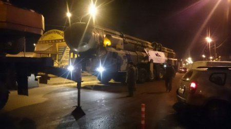 В Москву свозят «Тополя» и С-300 (Фото) В Москву свозят «Тополя» и С-300 (Фото)