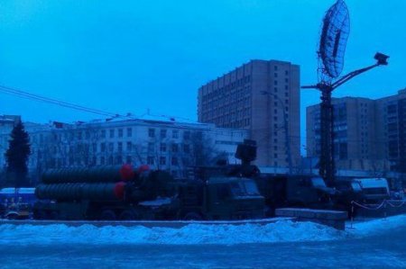 В Москву свозят «Тополя» и С-300 (Фото) В Москву свозят «Тополя» и С-300 (Фото)