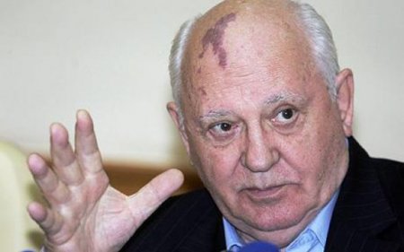 Горбачев предлагает России и Западу провести саммиты по "разморозке" отношений