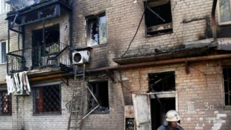 В Донецке в результате артиллерийского огня пострадали более 30 домов