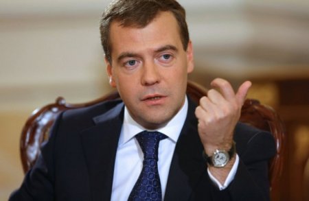 Украина осуществляет платежи по кредиту украденному Януковичем, - Медведев