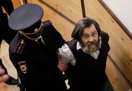 В России оппозиционеру за драку с милиционером дали 4,5 года тюрьмы
