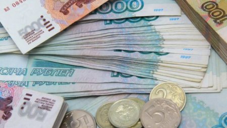Курс рубля в России упал до 55,8 руб. за доллар и 69,29 руб. за евро