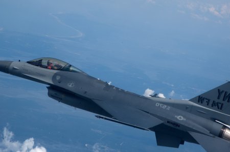 Минобороны Польши закупит ракеты для истребителей F-16 в Америке