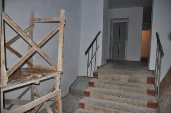 В Николаеве депутат горсовета помог горожанам сделать ремонт в многоэтажке, которым неоднократно отказывал ЖЭК