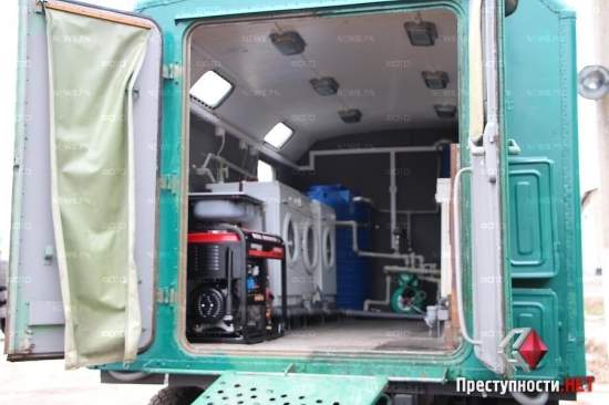 Волонтеры передали николаевским морпехам мобильную автономную прачечную
