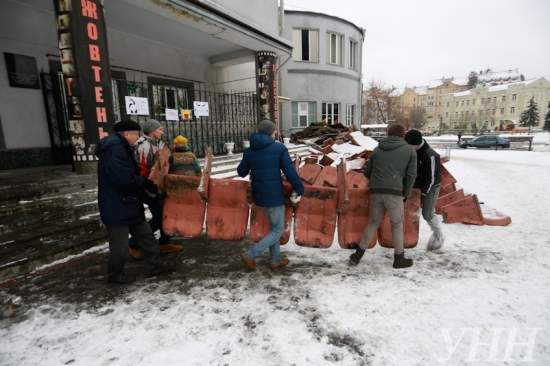 Кличко призывает депутатов Киевсовета внести по 2 тыс. грн на восстановление "Жовтня"