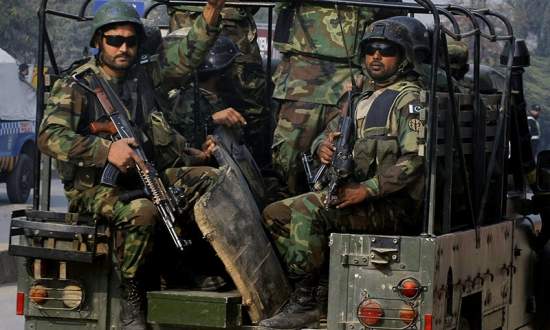 В Пакистане ликвидировали командира, организовавшего нападение на школу в Пешаваре
