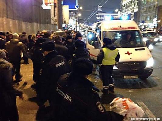 Протестующие медики и педагоги в центре Москвы перекрыли улицу