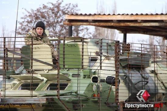 Николаевские волонтеры экранировали для бойцов 79-ки командно-штабную машину