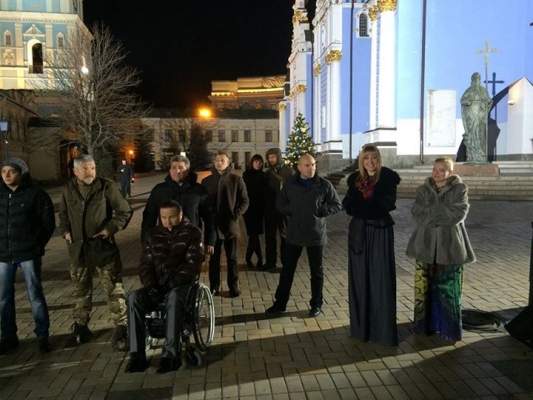 Порошенко поздравит украинцев с Новым годом вместе с «киборгами»