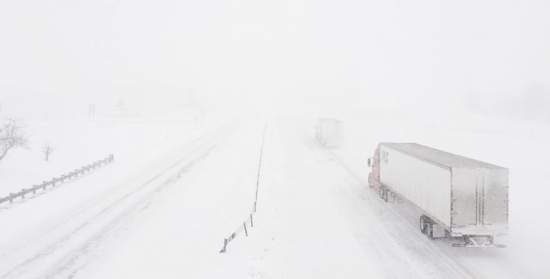 Из-за снегопада ГАИ ограничила въезд грузовиков в Николаев
