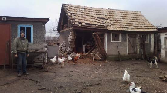ЛОГА: Боевики обстреляли Золотое Луганской обл., пенсионерка получила осколочное ранение головы