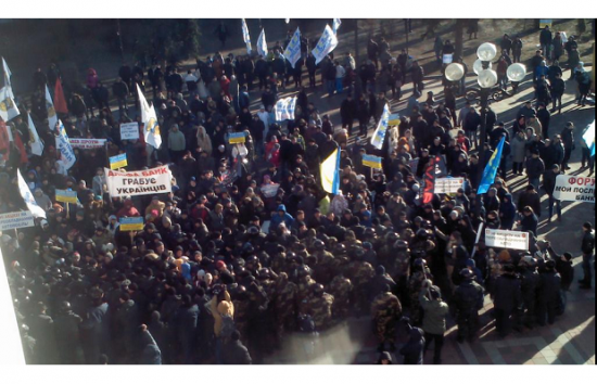 Киевляне пытались прорваться через кордон милиции в здание Верховной Рады