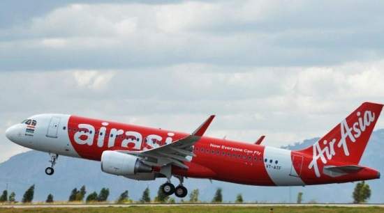 Поиски самолета AirAsia у берегов Индонезии приостановлены на ночь, обломки пока не найдены