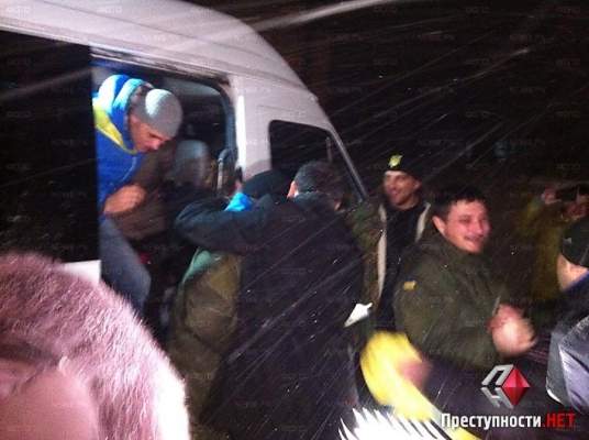 «Бывало по-разному», - освобожденные из плена боевиков николаевские нацгвардейцы вернулись домой