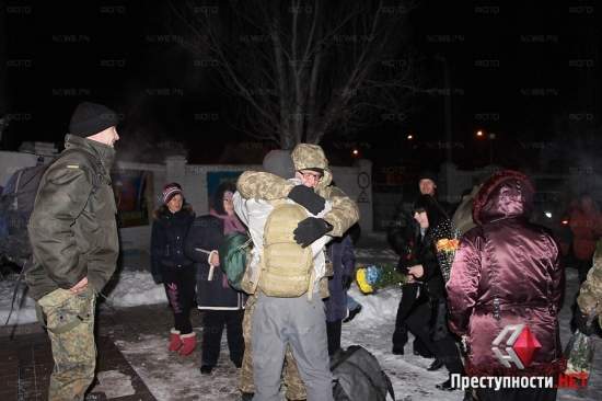Николаевцы встретили героев-десантников, вернувшихся домой с Донбасса в рамках ротации
