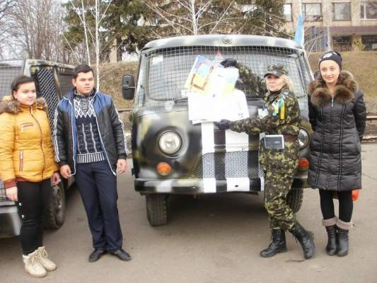Жители Николаевщины передали бойцам в зону АТО два переоснащенных автомобиля