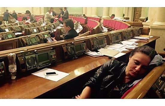 Часть депутатов уснула на рабочих местах, не дождавшись ночного голосования за бюджет на 2015 год