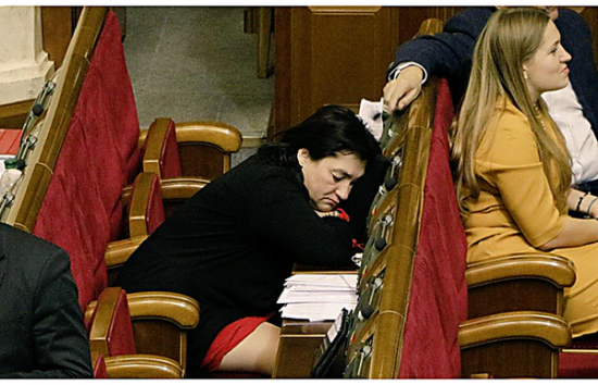 Часть депутатов уснула на рабочих местах, не дождавшись ночного голосования за бюджет на 2015 год