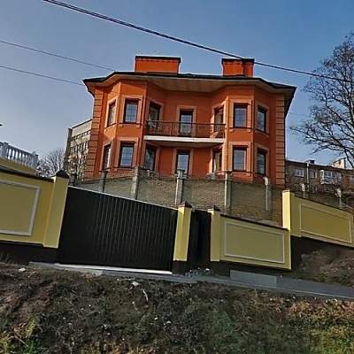 Находящийся в розыске Азаров выставил свой особняк в Киеве на продажу