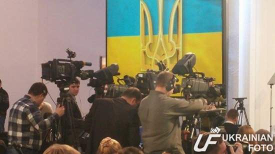 ​Пресс-конференция Порошенко пройдет под слоганом "Вiра. Воля. Перемога" (фото)