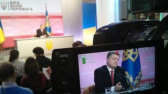 Украина немедленно введет военное положение, если ситуация выйдет из мирного русла, - Порошенко