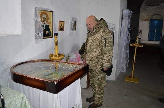 Губернатор Луганщины примерял на себя роль «Деда Мороза в комуфляже»