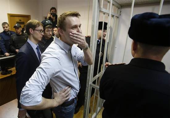 Алексей Навальный приговорен к условному сроку в 3,5 года