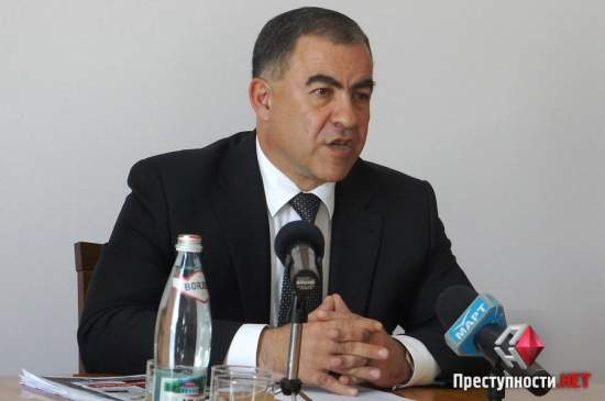 Гранатуров пообещал, что мэрия Николаева и райадминистрации «выйдут на улицы с лопатами»