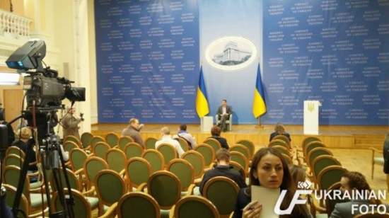 ​Пресс-конференция Яценюка состоится в "давосском формате" (фото)
