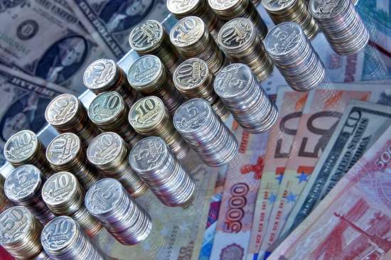 НБУ оставил курс доллара на уровне 15,76 грн, евро сохранил стоимость 19,23 грн