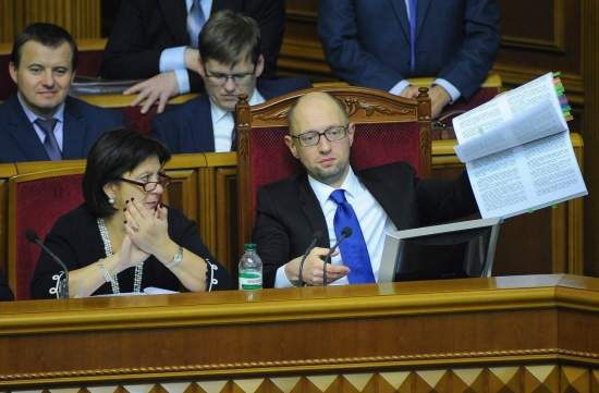 На урезании соцльгот расходы бюджета-2015 сократились на 3 млрд грн вместо 9, - Яценюк