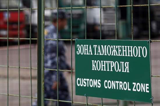 Украинские товары с 1 января будут облагаться таможенными пошлинами при ввозе в Крым
