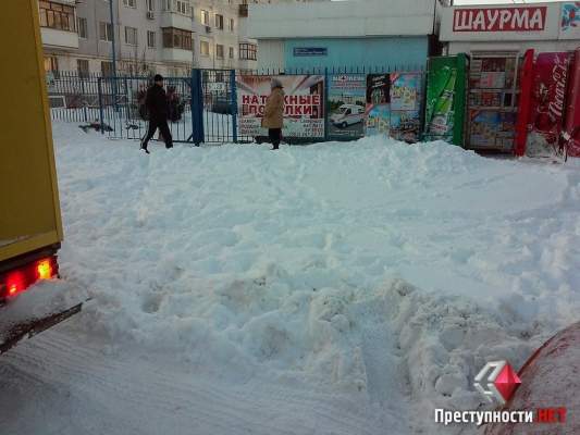 Николаев уже третий день не может справиться с последствиями снежной бури – дороги не расчищены