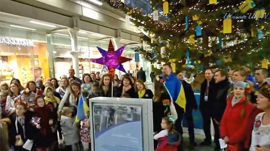 В Лондоне подзравили украинцев с грядущим 2015 годом 14:54 Крымчане выстроились в очередь на "Чонгаре", чтобы попасть в Украину 14:50 Эксперт назвал цинизмом отказ Минздрава выполнять решение суда по "Альфапегу"