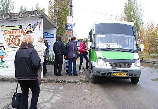 В Николаеве на улицы вышла только часть «маршруток» - Матвеевка и обе Коренихи остались без транспорта