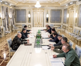 Порошенко провел рабочее совещание с руководителями силовых ведомств