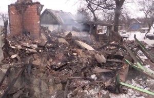 В Новый год боевики отправили «гостинцы» жителям Горского и Золотого: разрушены дома и квартиры (видео)