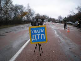 В Днепропетровской обл. в результате ДТП с участием внедорожника и микроавтобуса погибли два человека